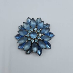 Vintage Unsigned Rhinestone Prongset Brooch Ice Baby Blue OS